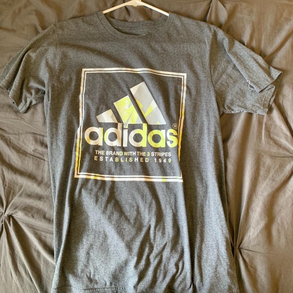 Men’s grey Adidas tee